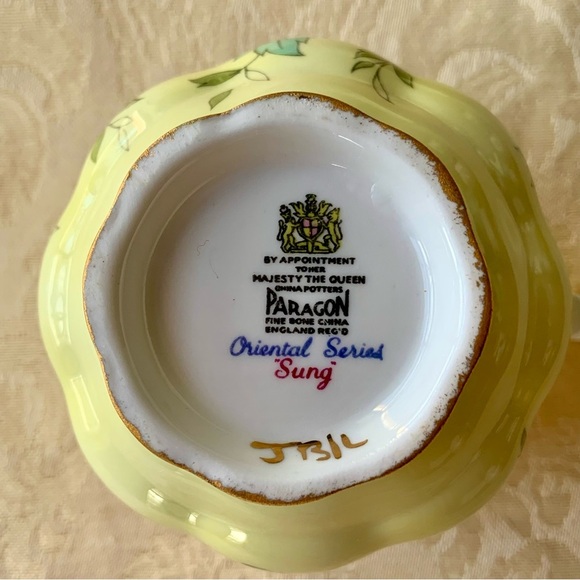 Paragon Oriental Series china cup and saucer - Picture 5 of 9